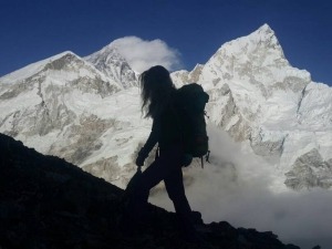 Karina Oliani é a primeira sul-americana a escalar o Everest pelas duas faces