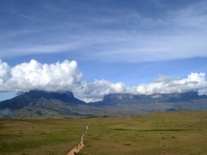 Instituto Dharma e Gente de Montanha realizam expedição solidária ao Monte Roraima