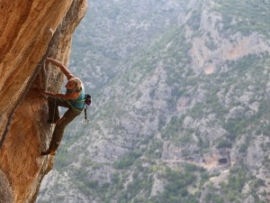 Angela Eiter é primeira mulher do mundo a completar uma via 9b/12b