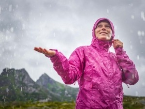 Entenda a diferença entre impermeável e resistente à água