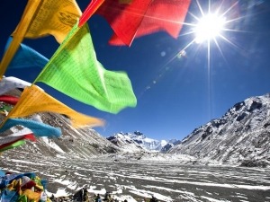 Everest aberto: quase 500 montanhistas devem tentar o cume este ano