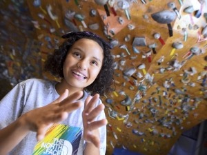 Crianças da periferia de São Paulo descobrem a escalada