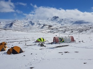 Pesquisadores brasileiros usam barraca VE25 para explorar a Antártica