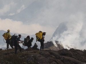 Incêndio na Serra Fina já consumiu mais de 530 hectares e ainda não foi controlado