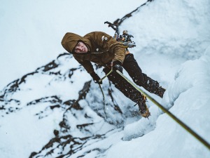 Pratique escalada em gelo com segurança